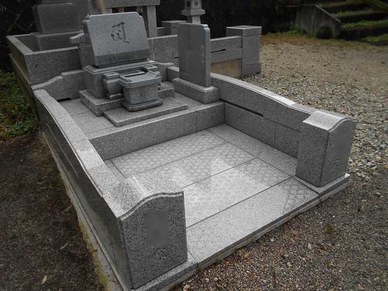 墓誌付の洋型の墓